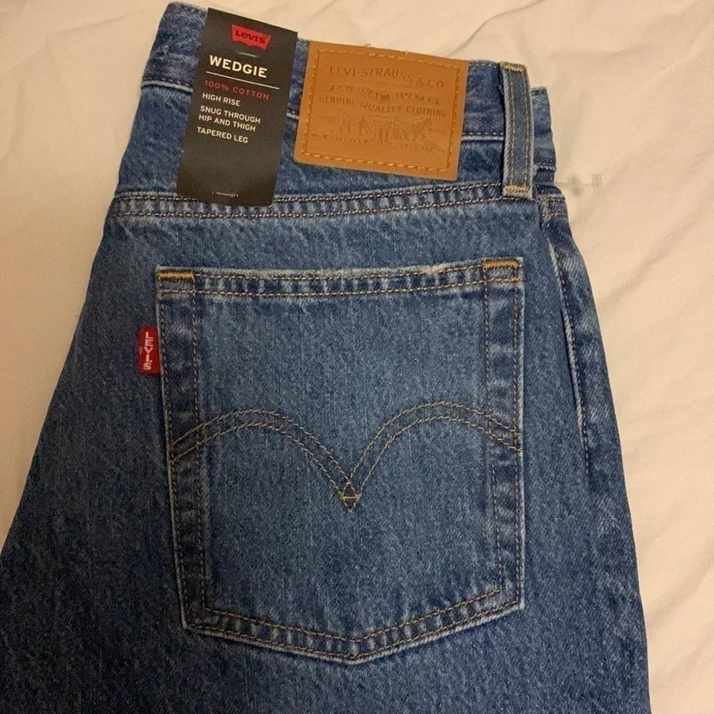 NWT Levis’ Premium Wedgie High Rise Tapered Leg Cotton Jeans, 27 waist - Picture 9 of 10